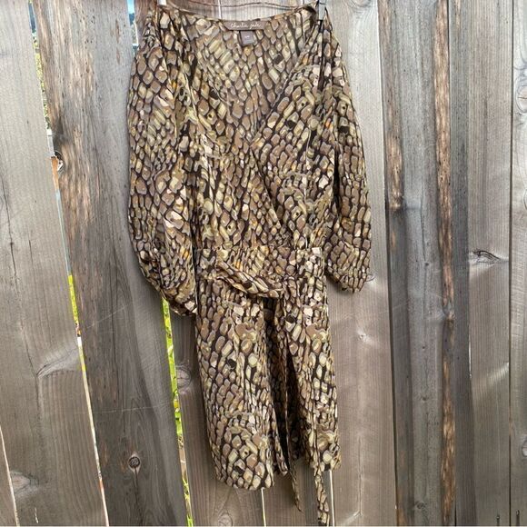 Charlie Jade 100% Silk Belted Romper Roll Tab Sleeve Size S Small Printed - Picture 1 of 14